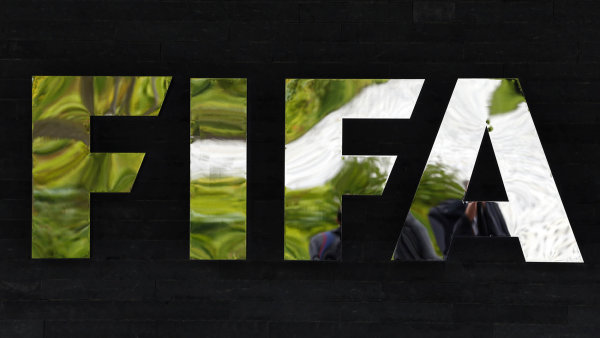 FIFA odvolala šéfa španělského fotbalu Rubialese kvůli kontroverznímu polibku hráčky, uvádí BBC