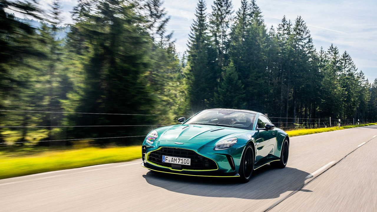 Aston Martin Vantage model 2025