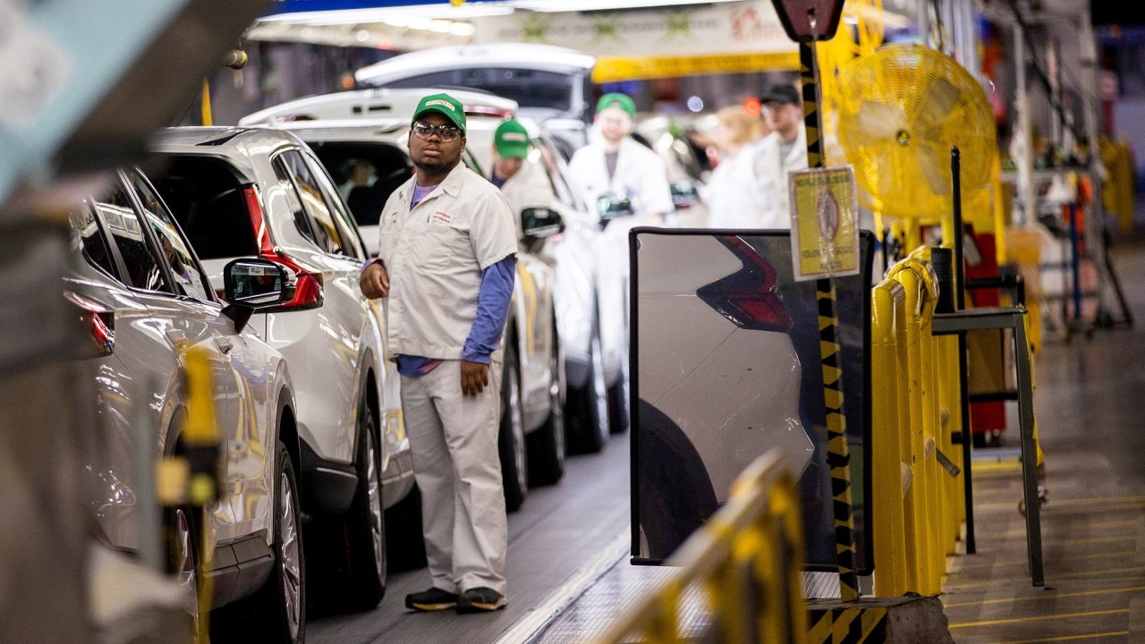 Investoři se zbavovali kvůli Trumpovým clům zejména akcií výrobců automobilů. Propadala se také hodnota kryptoměn. Na snímku závod automobilky Honda v Allistonu v kanadském Ontariu.