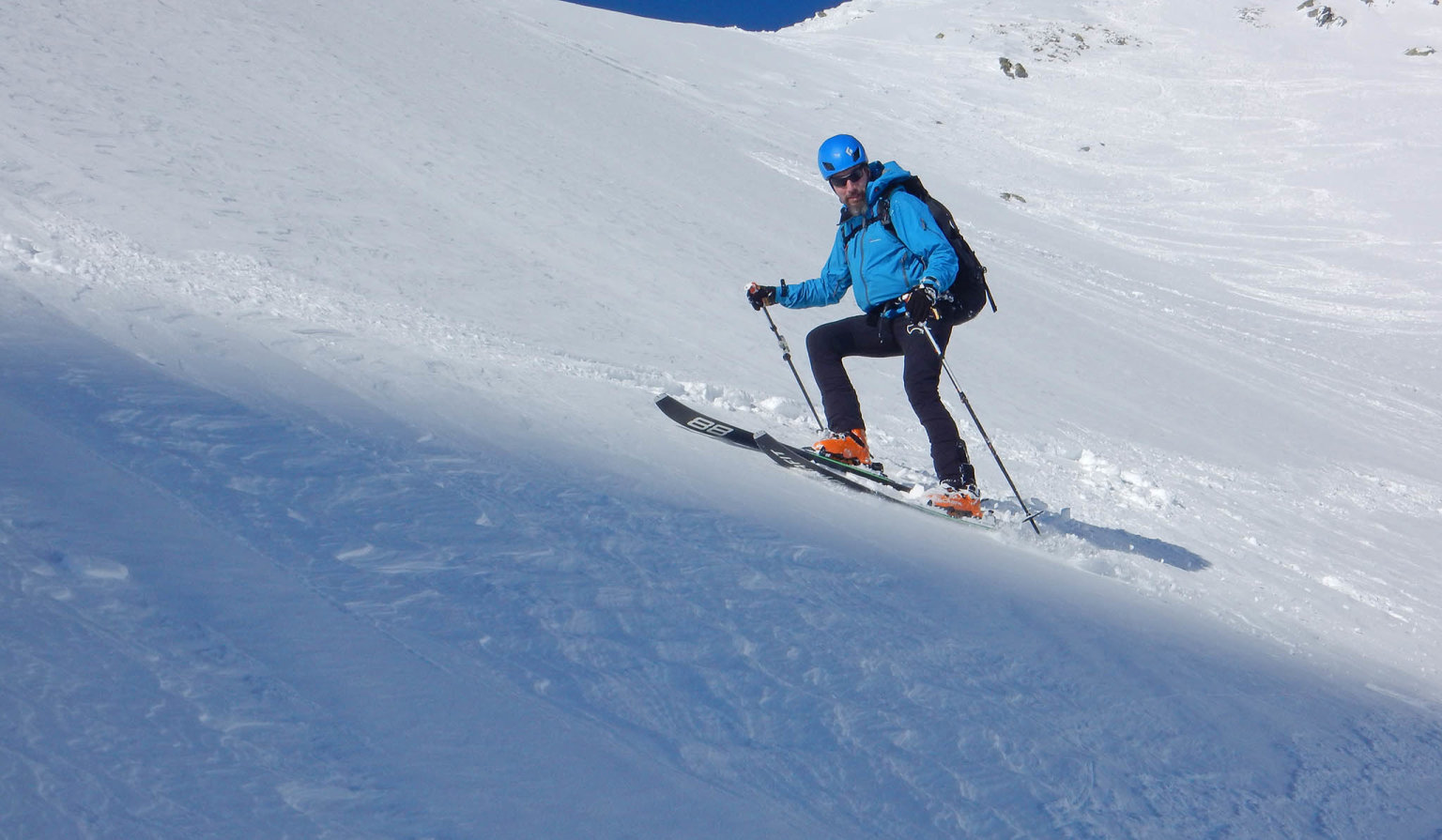Pohyb ternem obas ztovaly ledov vrstvy irozjedn snh pln boul.