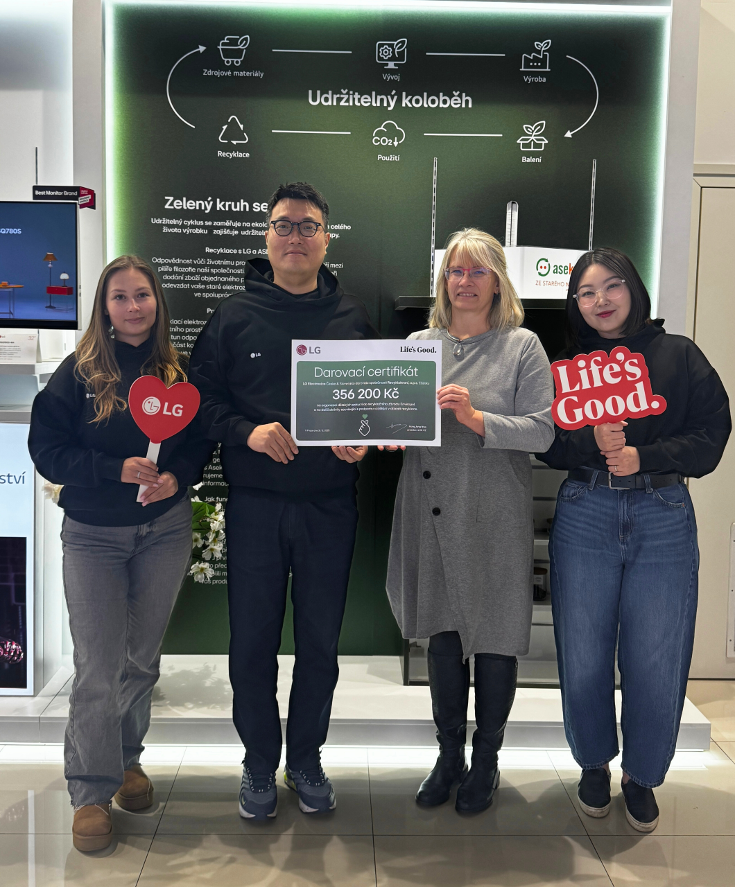 Komer�n� �l�nek