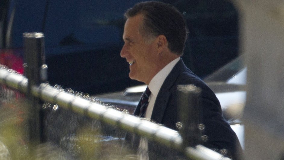 Mitt Romney pijel na obd do Blho domu.