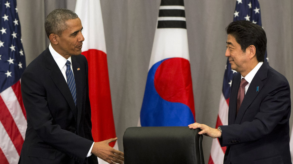 Obama slbil japonskmu premirovi inz Abemu a jihokorejsk prezidentce Pak Kun-hje udren jednotn obrann fronty vi jadern hrozb.
