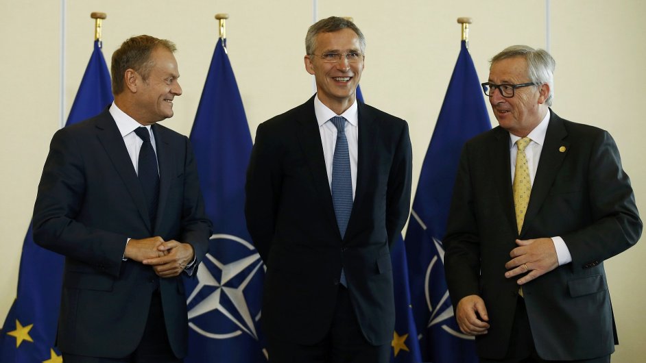 Zleva: Donald Tusk, Jens Stoltenberg a Jean-Claude Juncker