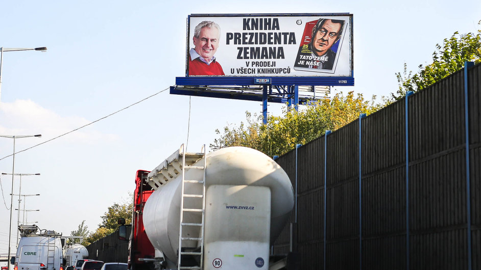 Zeman na billboardech. Knihu prezidenta doprovází reklamní kampaò.