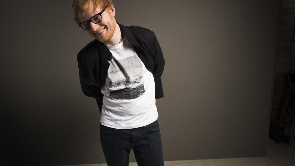 Nov album Eda Sheerana se ji druhm tdnem prodv tak v esku.