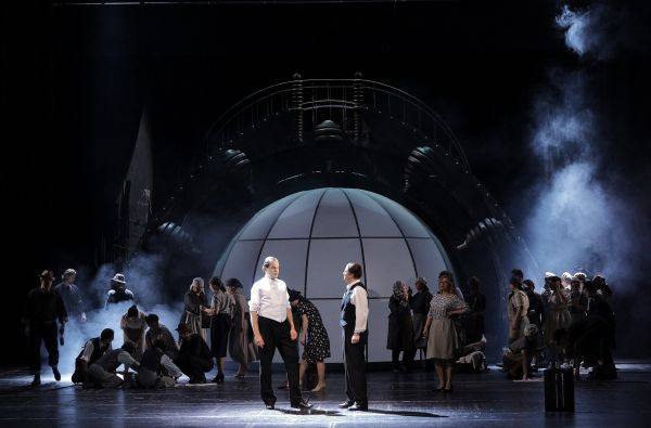 Sn&iacute;mek z inscenace opery Krakatit v pra�sk&eacute;m N&aacute;rodn&iacute;m divadle.