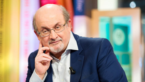 Salman Rushdie svůj účet na Twitteru opustil po loňských volbách v USA. V rozhovorech ale varuje před tím, aby jeho novinka byla označována za román o Trumpovi.