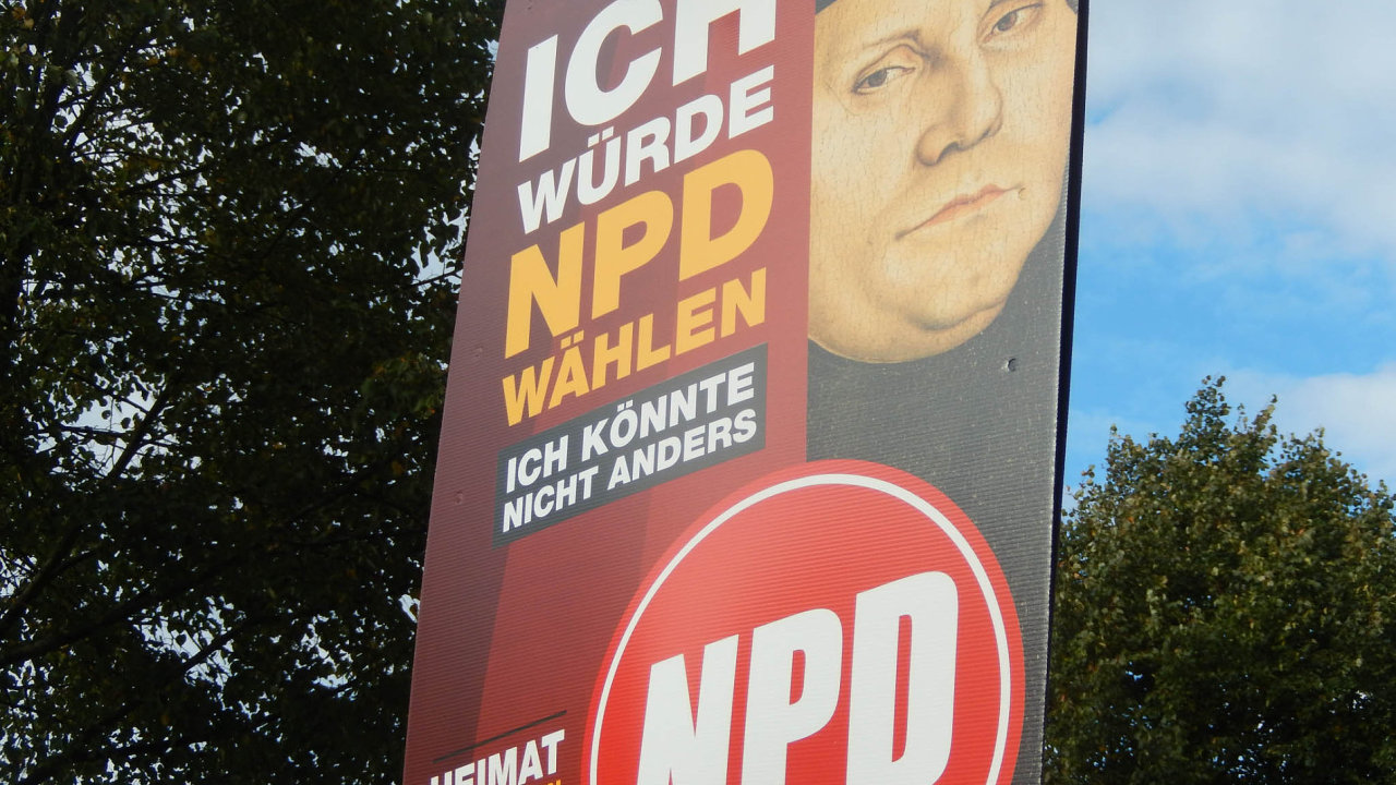 Volil bych NPD. Tato slova k Martin Luther na plaktu Nrodndemokratick strany ve mst Angely Merkelov.