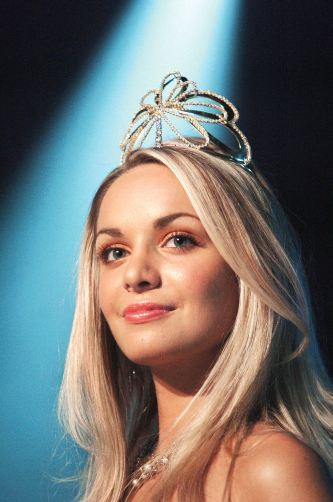 Miss České republiky 2006 - Taťána Gregor Kuchařová. Modelka, herečka, moderátorka a filantropka zaměřující se na pomoc seniorům.