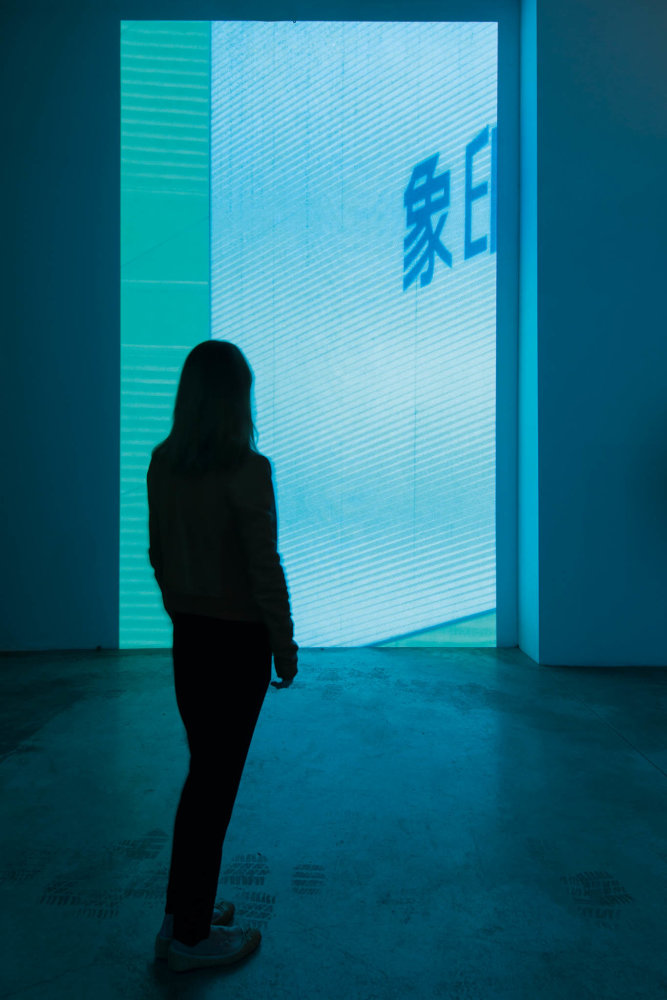 Galerie Waldbourger Wouters patřila k favoritům díky videoprojekcím fotografa Beata Streuliho.