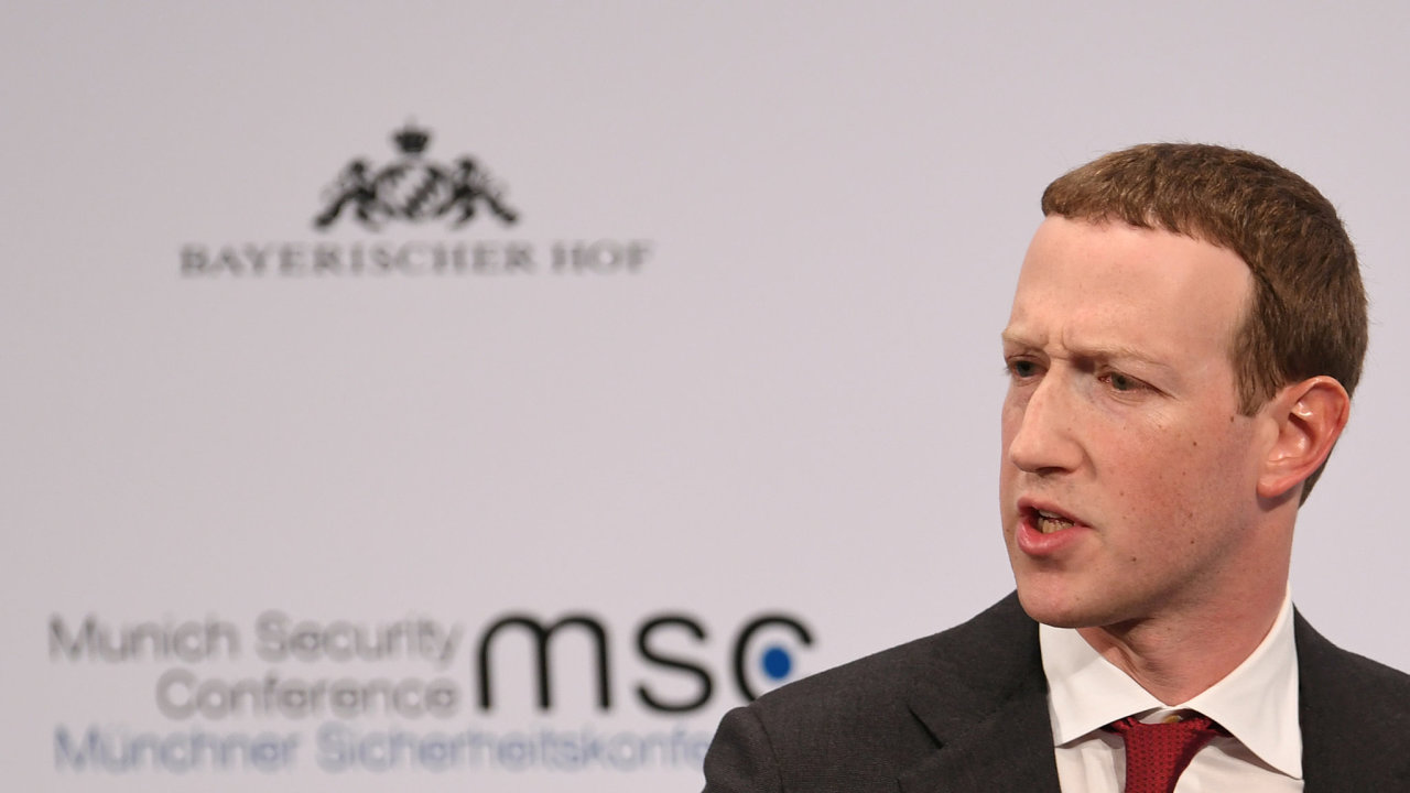 Šéf Facebooku Mark Zuckerberg hovoøí na každoroèní bezpeènostní konferenci v Mnichovì, 15. února 2020.