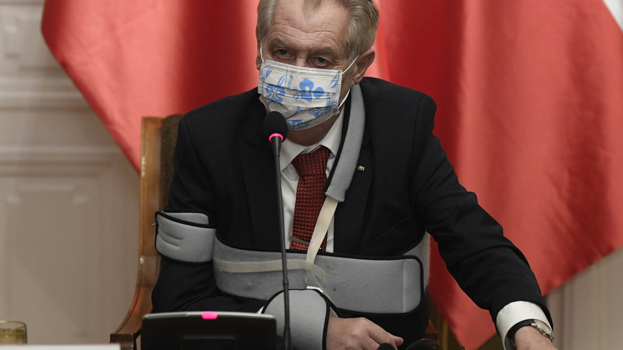 Poslanci požadují, aby prezident Miloš Zeman vysvìtlil, co zamýšlel, když nepodepsal návrh daòových zmìn a místo toho ho v pondìlí vrátil Poslanecké snìmovnì.