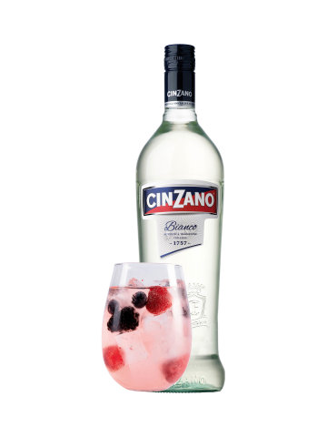 Tradiční italský aperitiv Cinzano známe více než 250 let. Nyní přichází s recepty na svěží letní drinky pro všechny, kdo svůj život oslavují v celé jeho sladkosti i hořkosti. A to doslova.