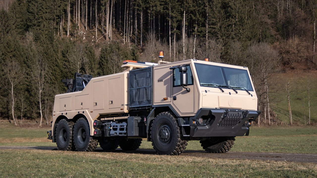 Vozidlo modelové řady Tatra Force 6x6 s označením Bison, které bylo vyvinuto ve spolupráci s rakouskou společností  EMPL Fahrzeugwerk, přihlásila do soutěže Zlatý IDET kopřivnická Tatra Trucks