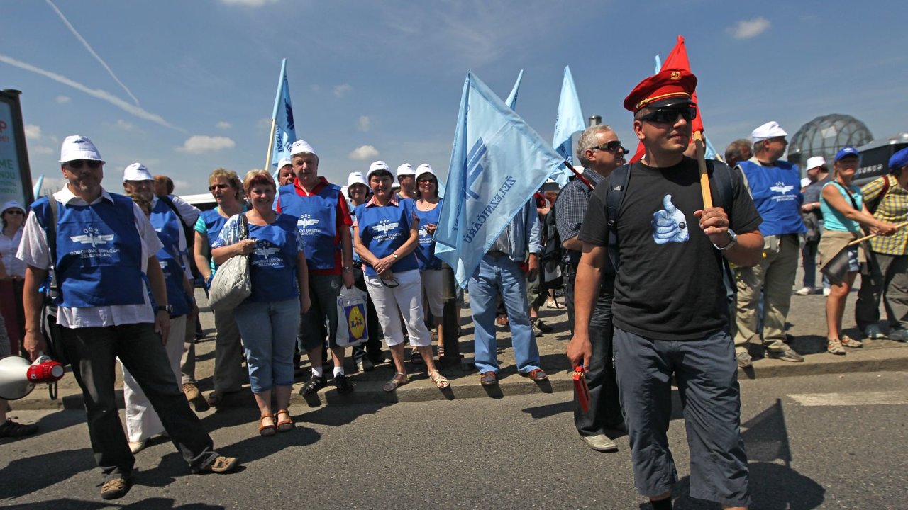 Demonstrace odbor proti vldnm reformm 21. kvtna v Praze