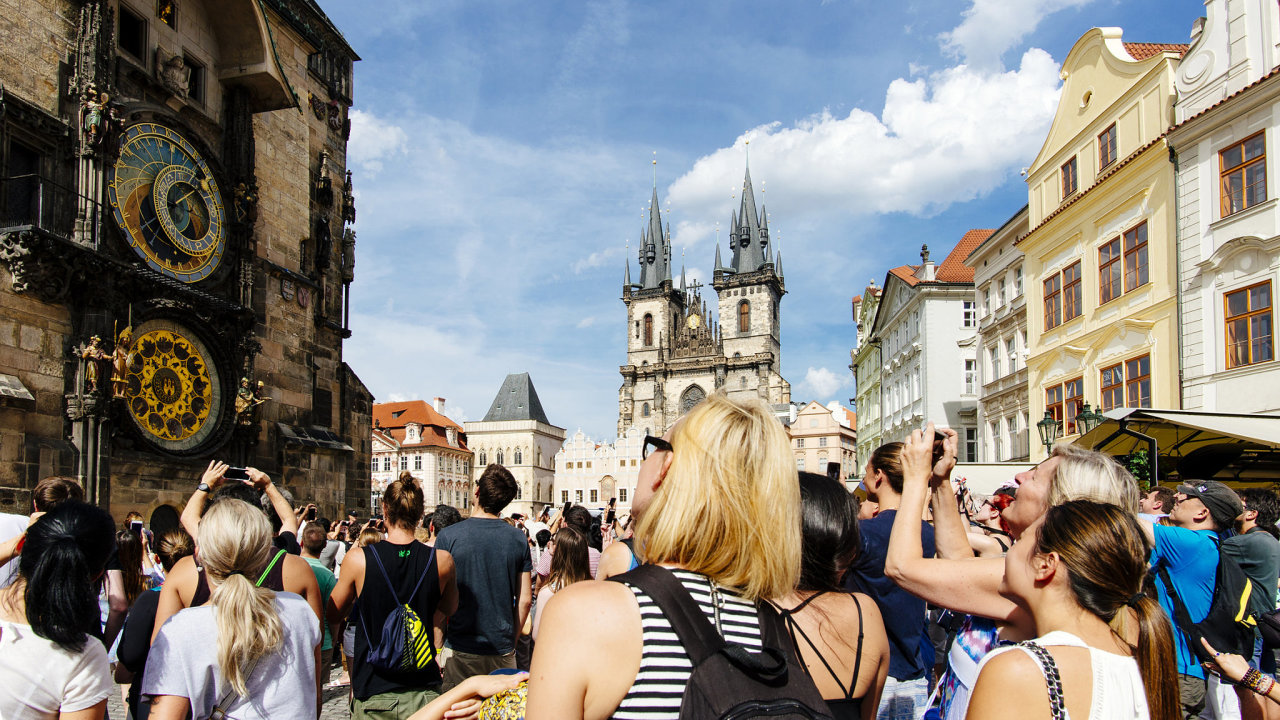 Turisté Praha