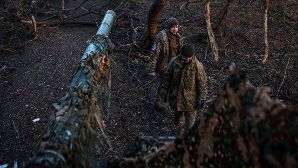 Západ se musí naučit čelit nekonvenčním válečným postupům. Moskva má zájem destabilizovat ukrajinské spojence, varuje britský institut