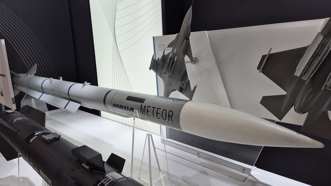 Maketa rakety Meteor firmy MBDA na veletrhu Future Forces Forum v Praze. Meteor je jeden z nejpikovjch vrobk evropskho obrannho prmyslu, konkurujc i americkm raketm.