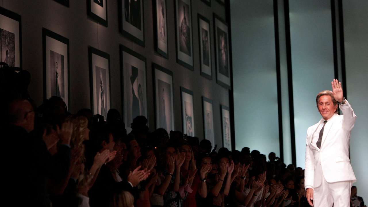 FILE PHOTO: Veteran Italian fashion designer Valentino Garavani acknowledges applause at the end of his latest haute couture collection, in Rome