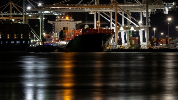 Komplikace pro Trumpovu celní ofenzivu. Skoro polovina států USA chce u soudu dosáhnout zablokování cel a vrácení peněz