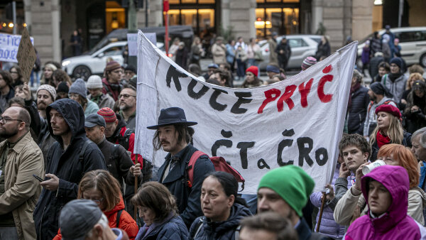 Demonstrace proti zrušení koncesionářských poplatků za Českou televizi a...