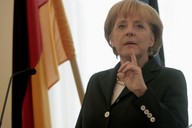 Nmeck kanclka Angela Merkelov s nmeckou vlajkou