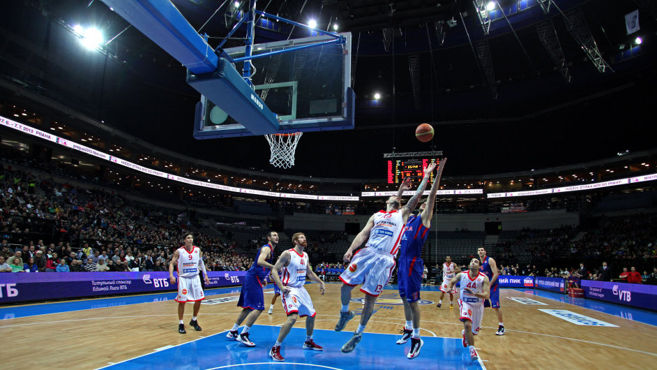 Basketbal v O2 Aren, zpas Nymburka s CSKA Moskva