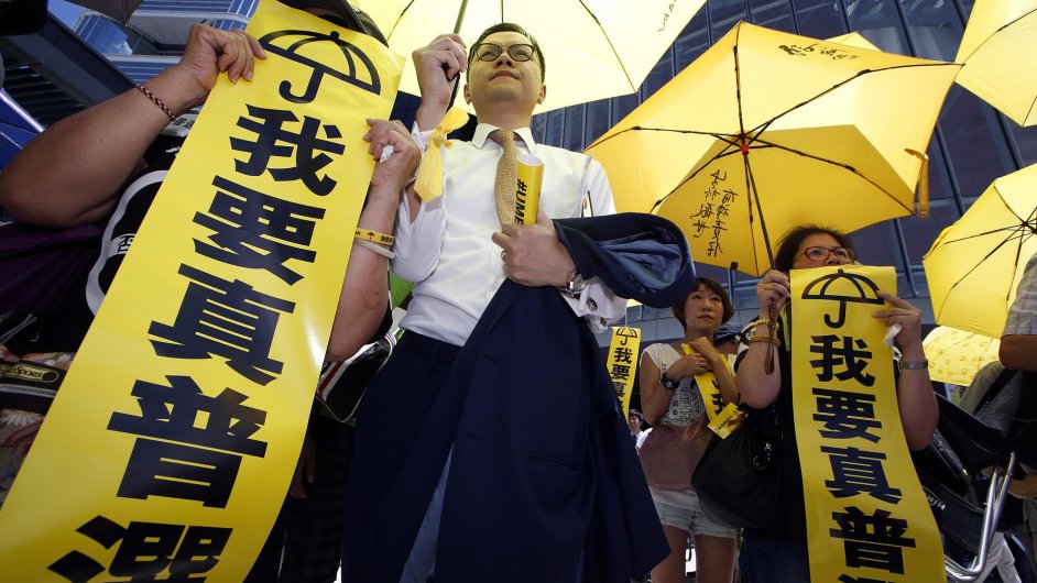 Hongkongsk legislativn rada odmtla volebn reformu Pekingu. Ilustran foto