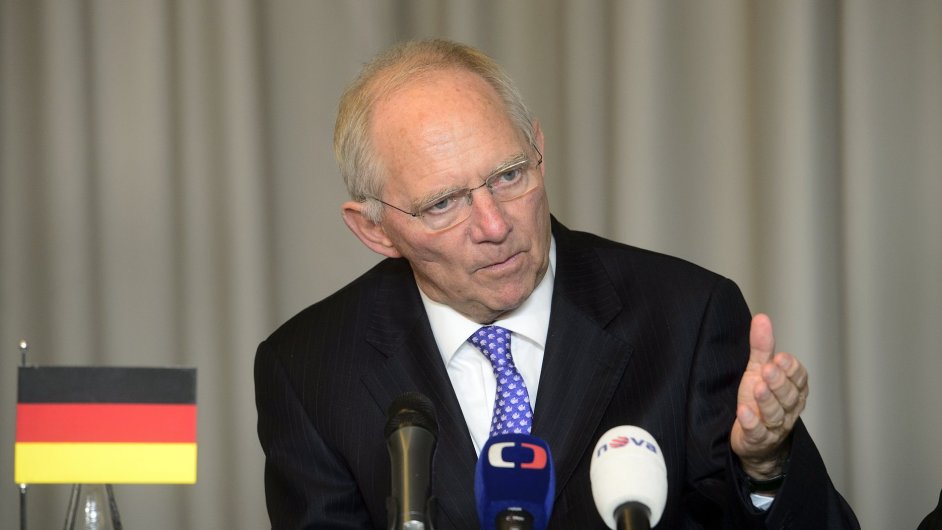 Èeský ministr financí Andrej Babiš a nìmecký ministr financí Wolfgang Schäuble na brífinku po jednání