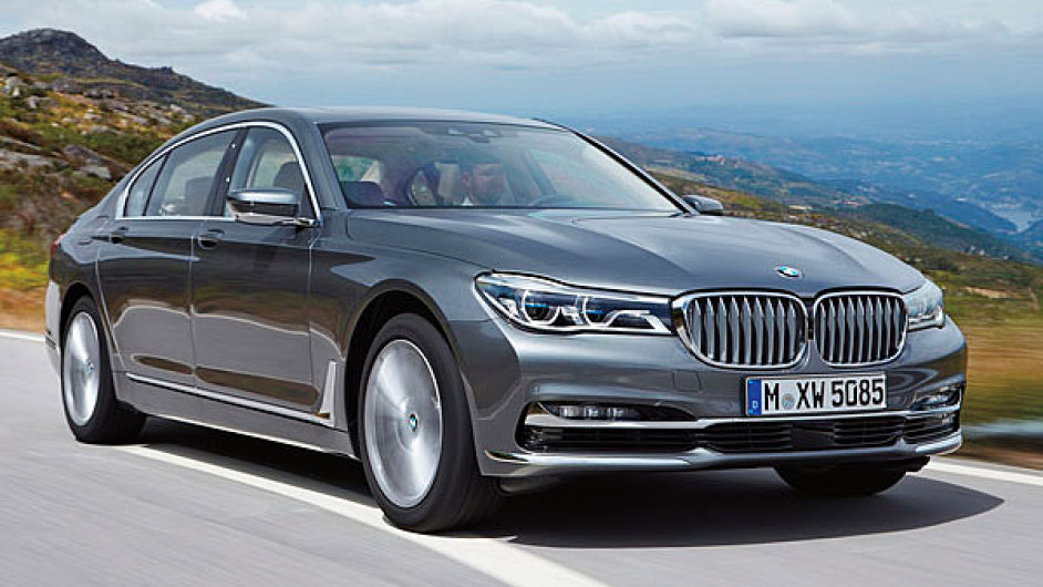 Design novho BMW 7 je spe evoluc pvodnch tvar. Hlavn roli hraj velk svtlomety.