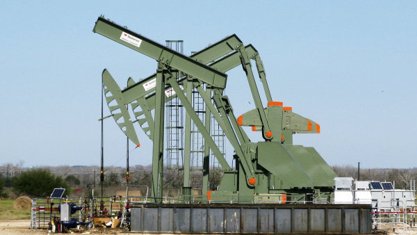 Členové OPEC souhlasí s prodloužením omezení těžby ropy do druhého pololetí, chtějí stabilizovat klesající ceny. – Ilustrační foto Členové OPEC souhlasí s prodloužením omezení těžby ropy do druhého pololetí, chtějí stabilizovat klesající ceny. – Ilustrační foto