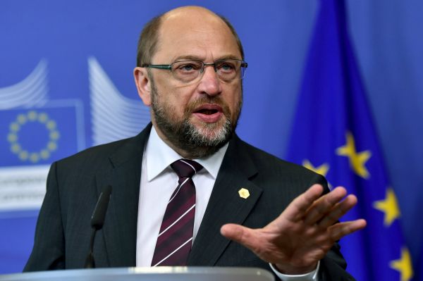 P�edseda Evropsk&eacute;ho parlamentu Martin Schulz se domn&iacute;v&aacute;, �e by st&aacute;ty EU m�ly p�isp�t na �e&scaron;en&iacute; uprchlick&eacute; krize z n&aacute;rodn&iacute;ch rozpo�t� - Ilustra�n&iacute; foto.