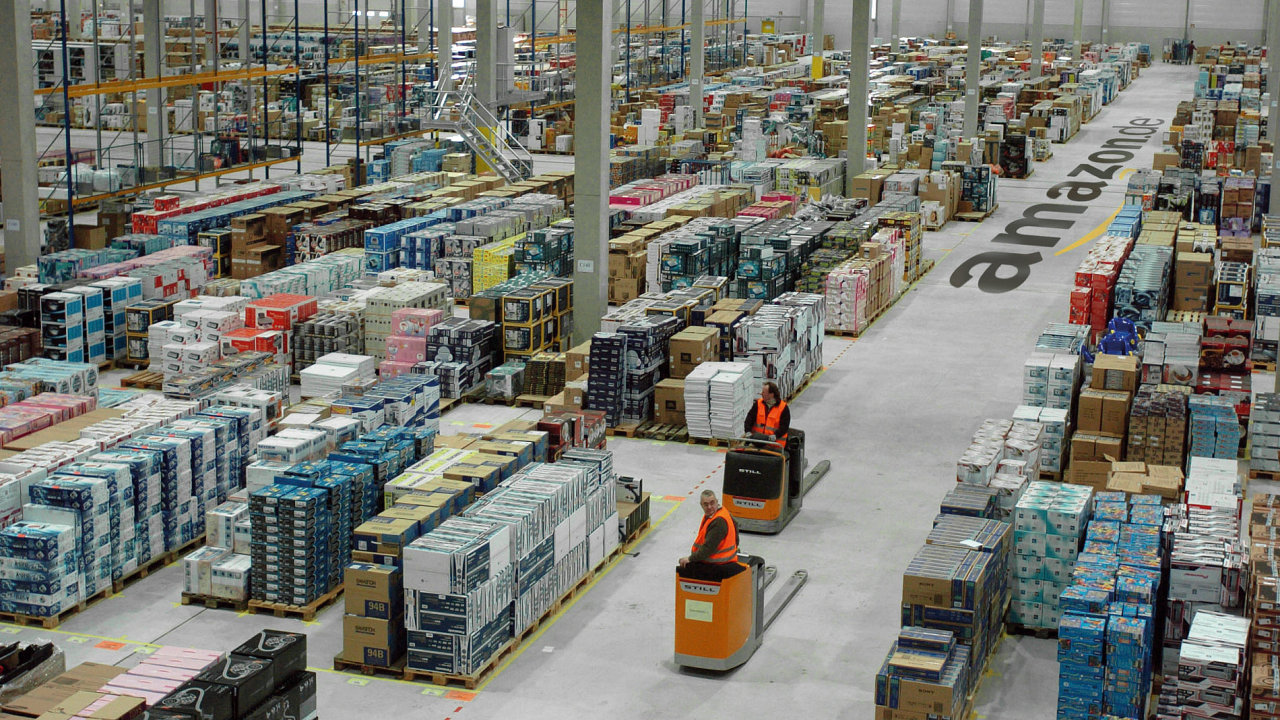 Amazon  vyhod denn v nmeckch logistickch centrech vrobky za destky tisc eur.