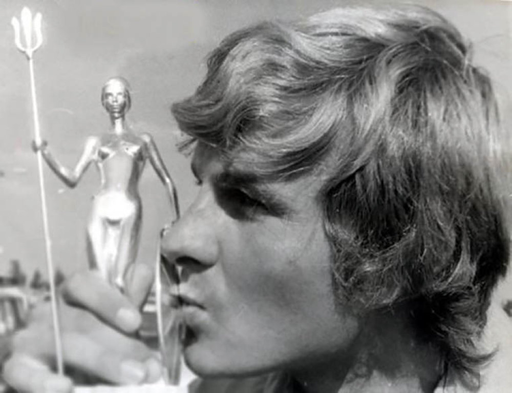 František Stehno je legendou vodního lyžování. Jako vicemistr světa, čtyřnásobný mistr Evropy a vítěz evropské série Grand Prix se stal důkazem, že i s handicapem v podobě klimatu se dokáže český závodník popasovat.