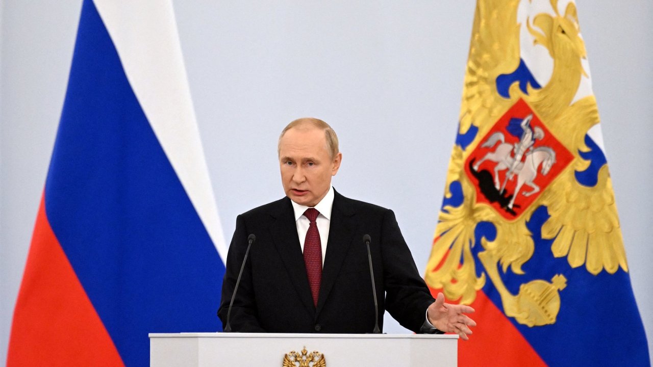 V Kremlu zaèal Putin s anexí ètyø ukrajinských oblastí.