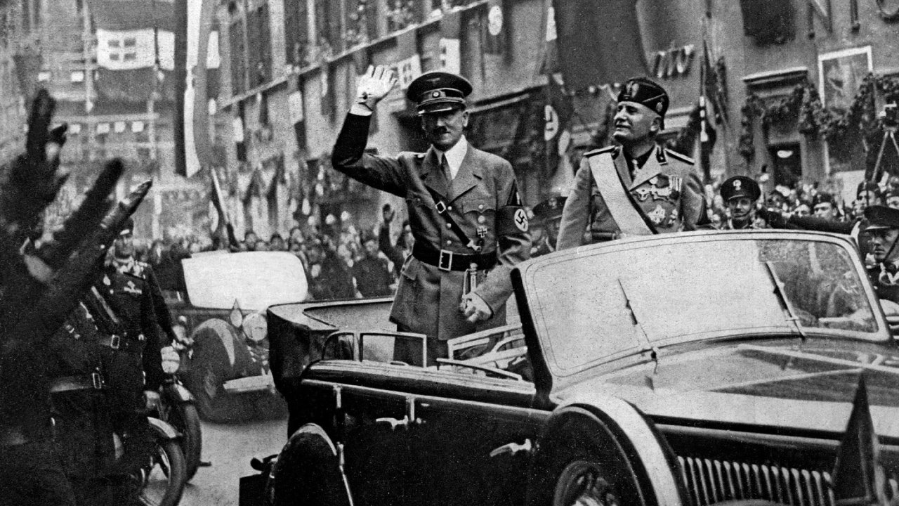 Benito Mussolini a Adolf Hitler zdrav dav, m