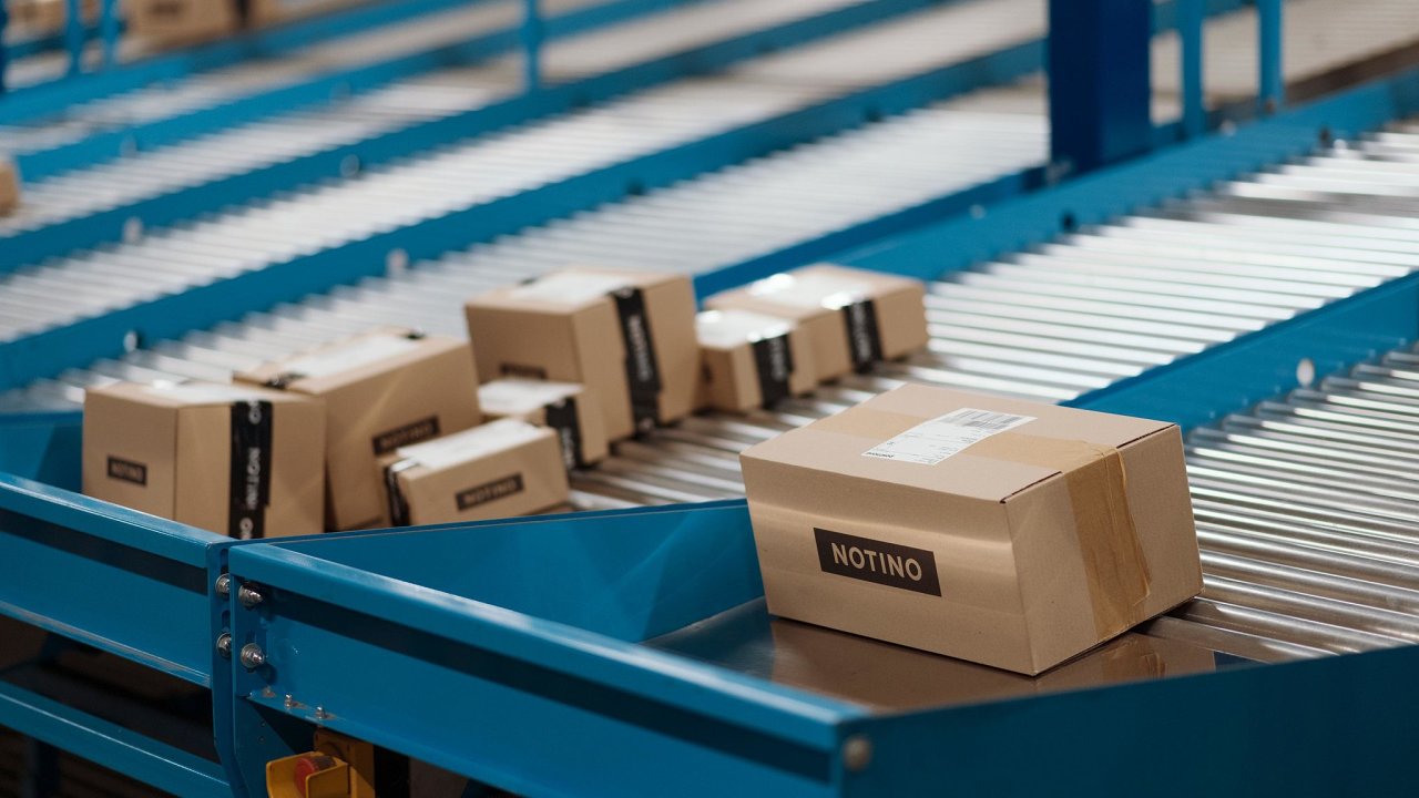 Komer�n� �l�nek