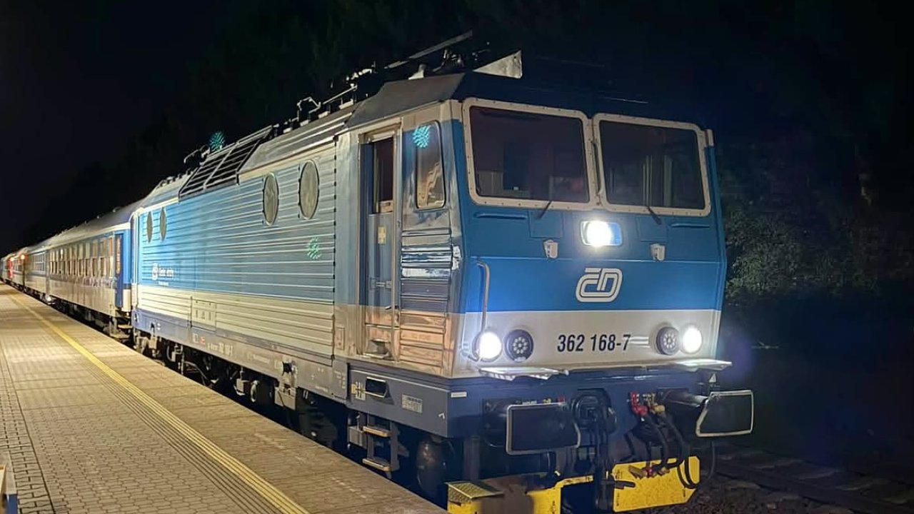 Ne�ekan� n�v�t�va: na trati z Brna do Vesel� nad Moravou elektrick�...