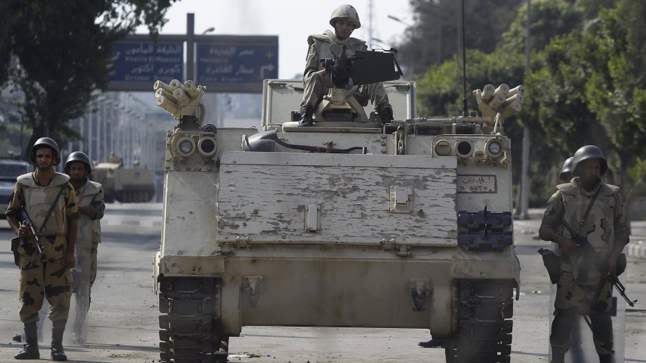 Vojci se pipravuj na pedmst Nasr City.