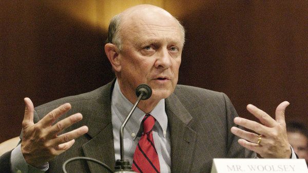 Rusy zkrot&iacute; levn&aacute; ropa, tvrd&iacute; ex&scaron;&eacute;f CIA Woolsey. Hlavn&iacute;m &uacute;kolem nov&eacute; vl&aacute;dy mus&iacute; b&yacute;t boj s isl&aacute;msk&yacute;m terorismem