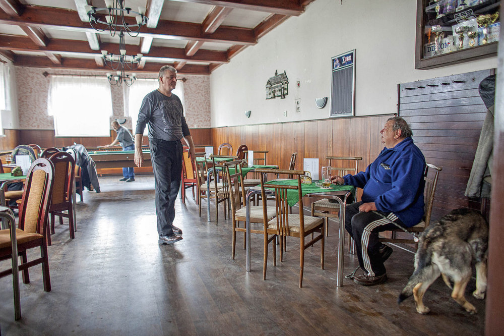 V této místnosti postřílel žárlivý muž tři členy jedné rodiny a přítele své bývalé partnerky.