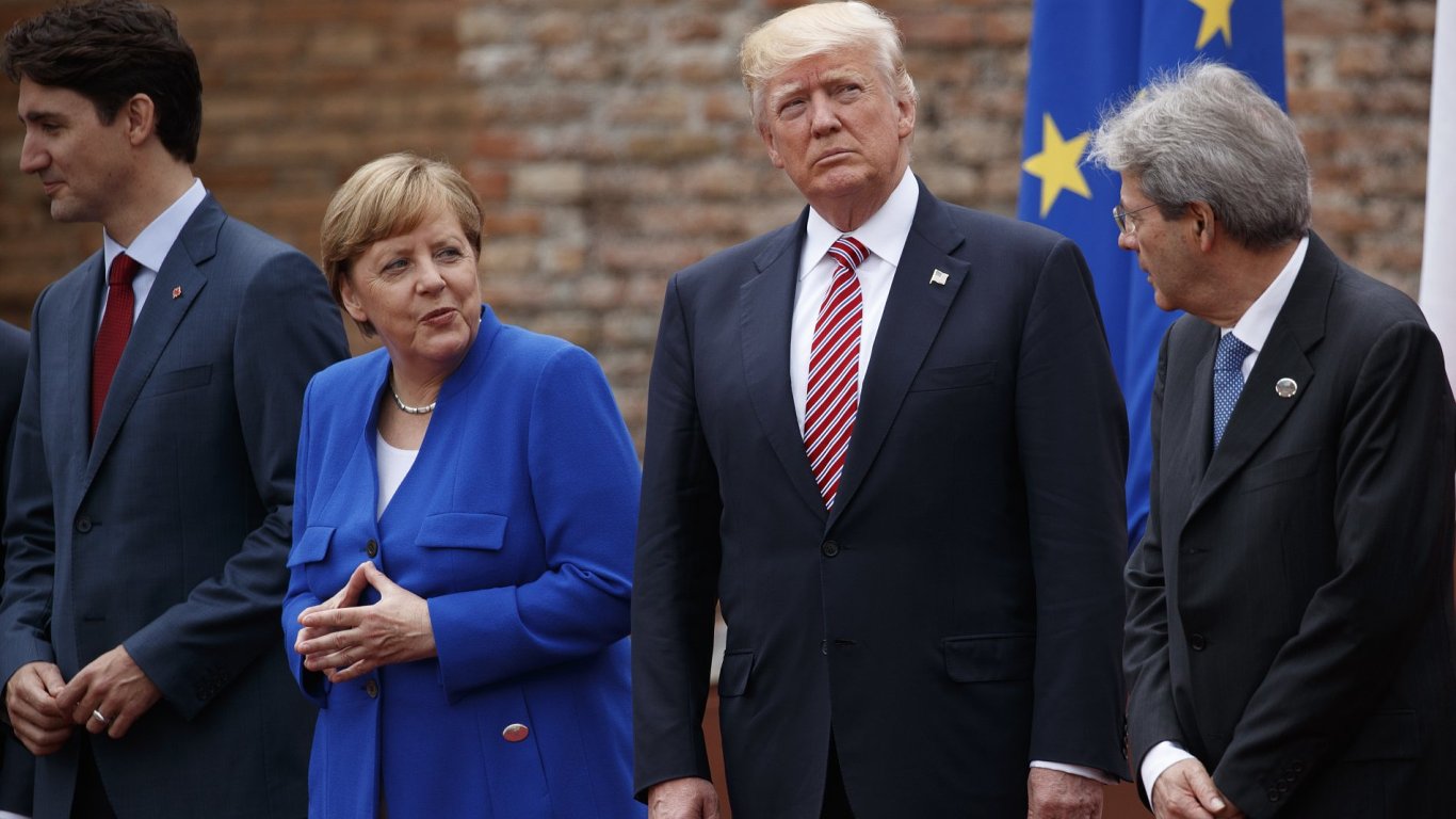 Ldi na summitu G7 na Siclii (zleva): Kanadsk premir Justin Trudeau, nmeck kanclka Angela Merkelov, prezident USA Donald Trump a italsk premir Paolo Gentiloni.