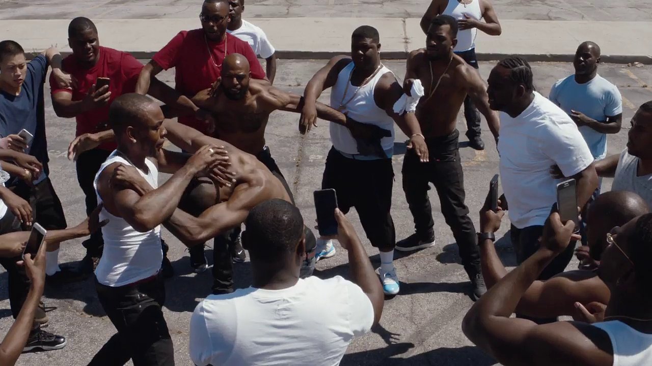 Snmek z videoklipu Kendricka Lamara.