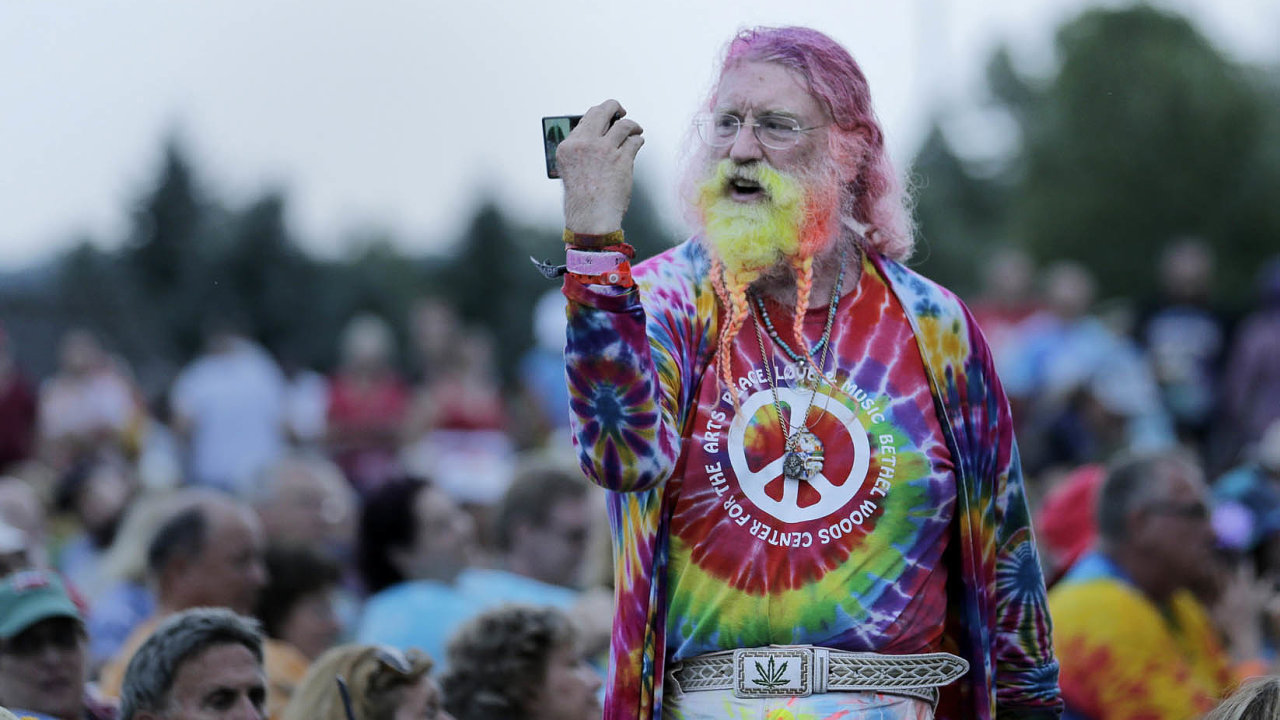Pamtnci zad divk aumlc, ale ilid, kte festival Woodstock navlastn ki nezaili, pijeli navkend doamerickho Bethelu pesn 50 let pokonn legendrn hudebn pehldky.