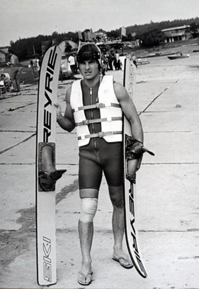 František Stehno je legendou vodního lyžování. Jako vicemistr světa, čtyřnásobný mistr Evropy a vítěz evropské série Grand Prix se stal důkazem, že i s handicapem v podobě klimatu se dokáže český závodník popasovat.