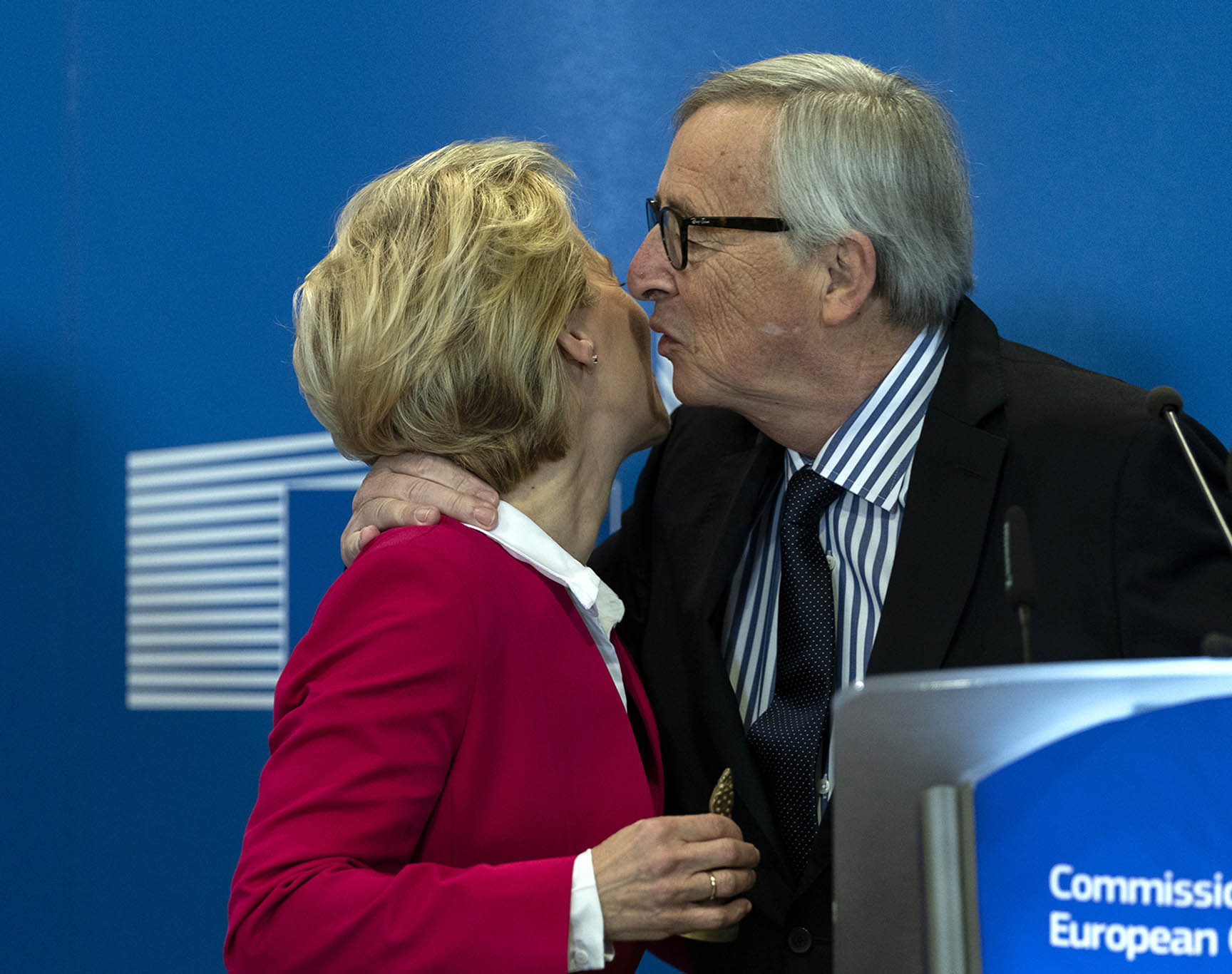 Ursula von der Leyenov oficiln pevzala ad pedsedy Evropsk komise od Jeana-Clauda Junckera.