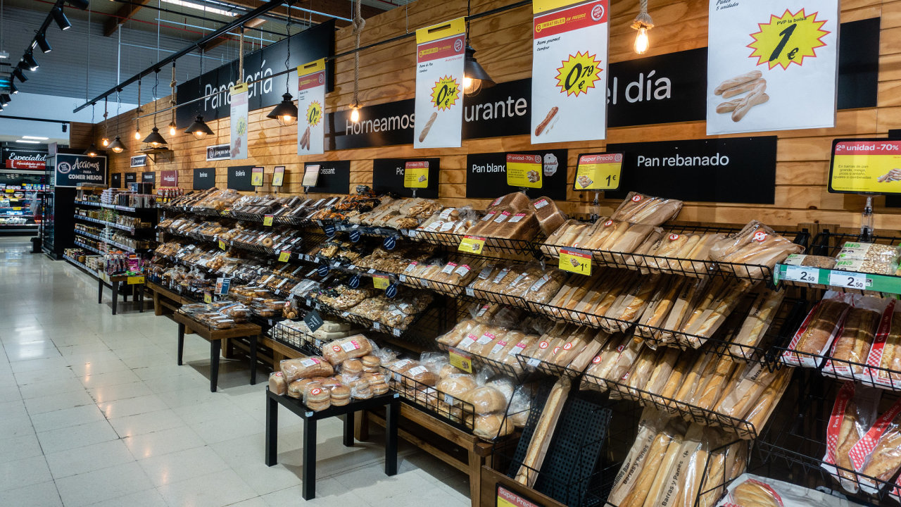 Ve Španìlsku se hovoøí o zastropování cen nìkterých základních potravin. Témìø všechny øetìzce jsou ale proti. Výjimku pøedstavuje Carrefour.