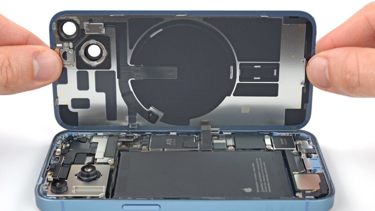 iPhone 14 má novou konstrukci, která usnadòuje opravy
