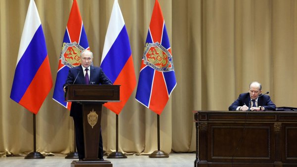Něco takového jsem za 23 let neslyšel. Politik poslouchal Putina se špagetami na uších, teď ho čeká soud